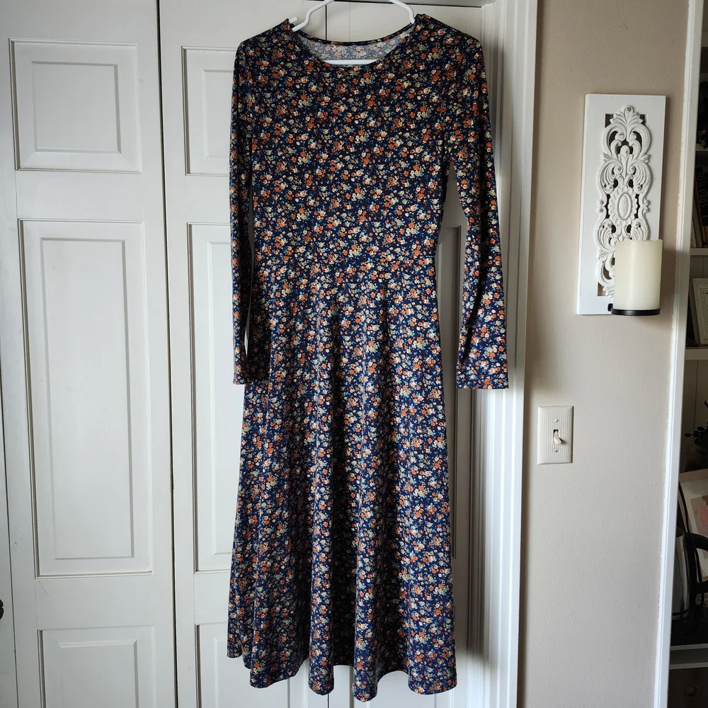 NEARLY NEW Floral Long Sleeve Soft Knit Dress - Picture 2 of 6